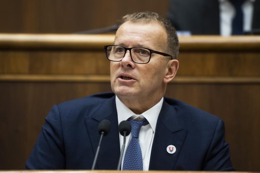 Na snímke predseda parlamentu Boris Kollár (Sme rodina) počas 80. mimoriandej schôdze Národnej rady SR v Bratislave 19. januára 2023.  Začiatok mimoriadnej schôdze Národnej rady (NR) SR o riešení vysokých cien energií a ďalších opatreniach na odstránenie zlyhávania verejných politík sa posúva. Ani po dvoch pokusoch sa neprezentoval dostatok poslancov, neboli tak uznášaniaschopní. Predseda parlamentu Boris Kollár (Sme rodina) následne zvolal poslanecké grémium, aby sa dohodli na ďalšom postupe. F