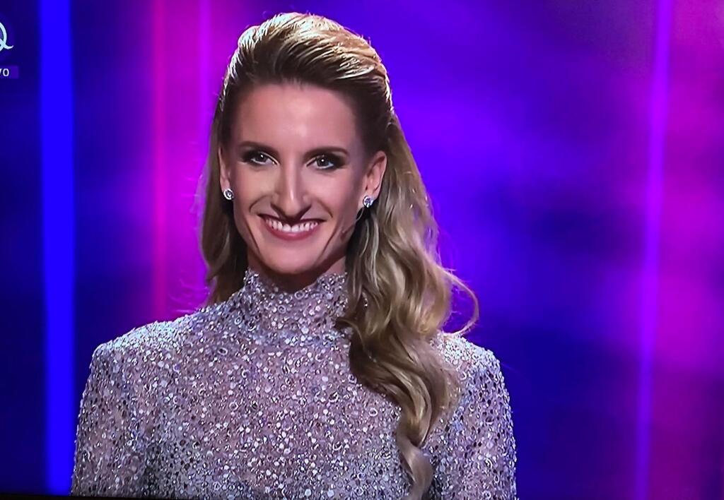 „Tie zuby Adele pristanú, skvelá práca,“ napísala jej jedna z komentujúcich priaznivcov.