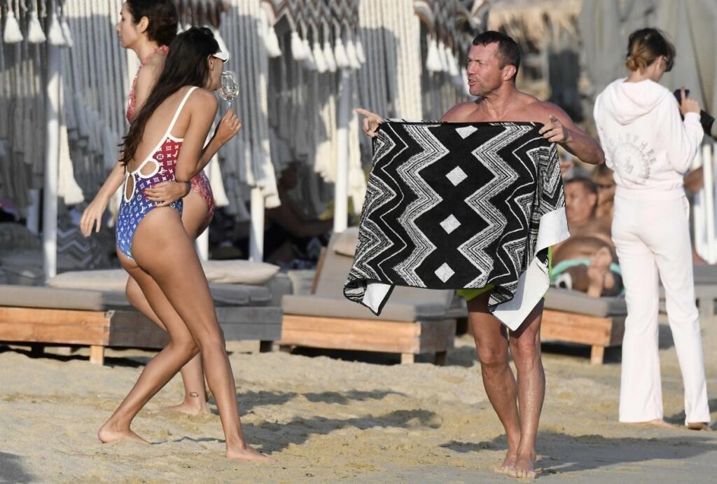 Nová kráska po boku Lothara Matthäusa zostáva záhadou. Každopádne bývalému futbalistovi môžu muži pri pohľade na jej krivky len ticho závidieť.