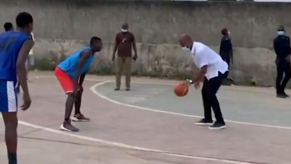 Didier Drogba predviedol basketbalové schopnosti.