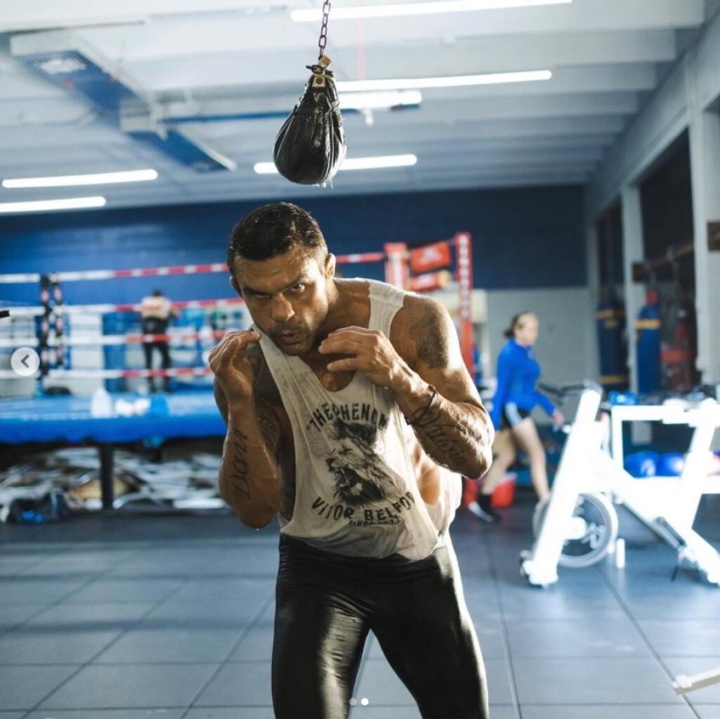 Vitor Belfort nemá žiadne skúsenosti v ringu, čo ho stavia do pozície outsidera.