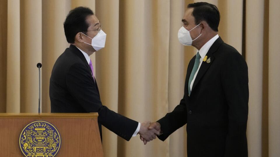 Fumio Kishida, Prayuth Chan-ocha