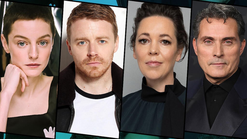 Emma Corrin, Jack Lowden, Olivia Colman a Rufus Sewell.
