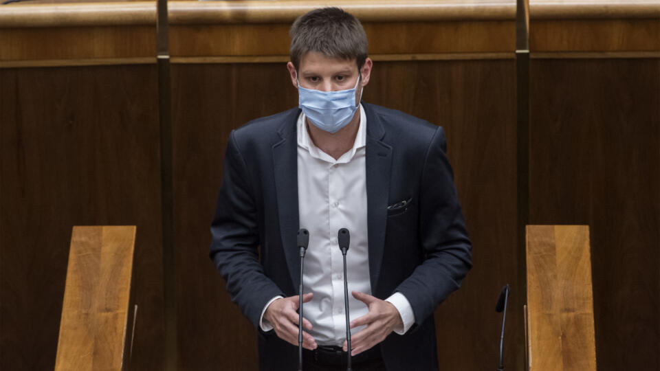 Na snímke europslanec Michal Šimečka (nominant PS) počas 9. schôdze NR SR 8. júla 2020 v Bratislave. FOTO TASR - Martin Baumann