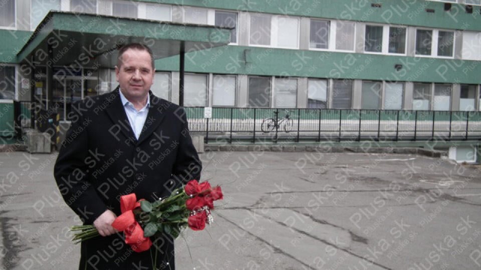 Anton
Danko (52)
pred návštevou
svojej manželky
v popradskej
pôrodnici.