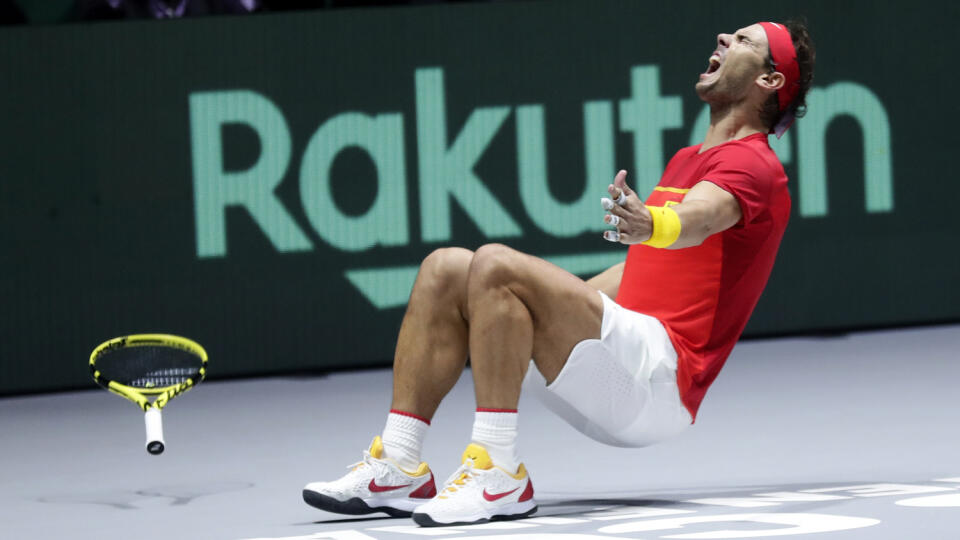 SY 1 Madrid - Španielsky tenista Rafael Nadal po víťazstve nad Kanaďanom Denisom Shapovalovom vo finálovom zápase Davisovho pohára Španielsko - Kanada 24. novembra 2019 v Madride. FOTO TASR/AP
Spain's Rafael Nadal reacts after defeating Canada's Denis Shapovalov in their tennis singles match to win the Davis Cup final in Madrid, Spain, Sunday, Nov. 24, 2019. (AP Photo/Manu Fernandez)