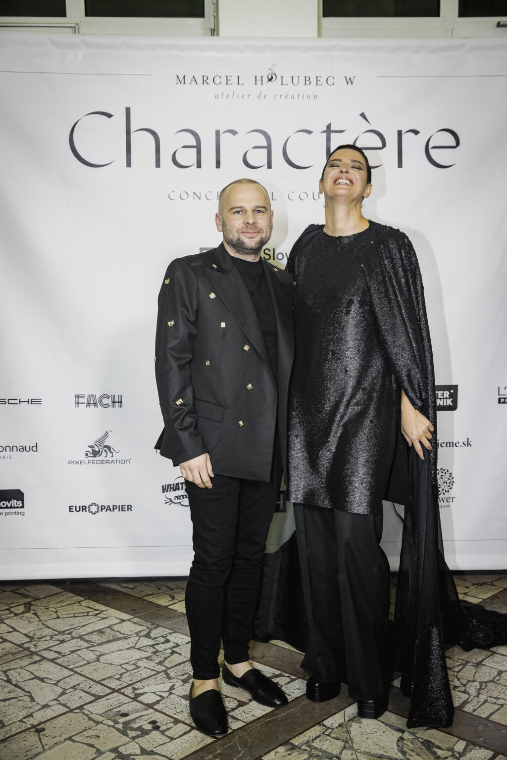 Na snímke Marcel Holubec a Jana Kirschner počas módnej prehliadky Marcela Holubca W s názvom MHW Charactere 2022.