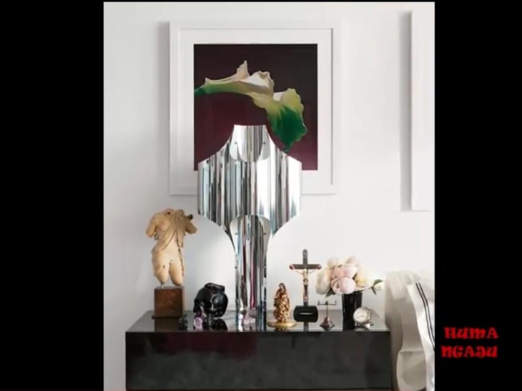 ŠTÝLOVÉ DOPLNKY V PALÁCI
Elton John má svoj palác zariadený skutočne štýlovo. Čo poviete?