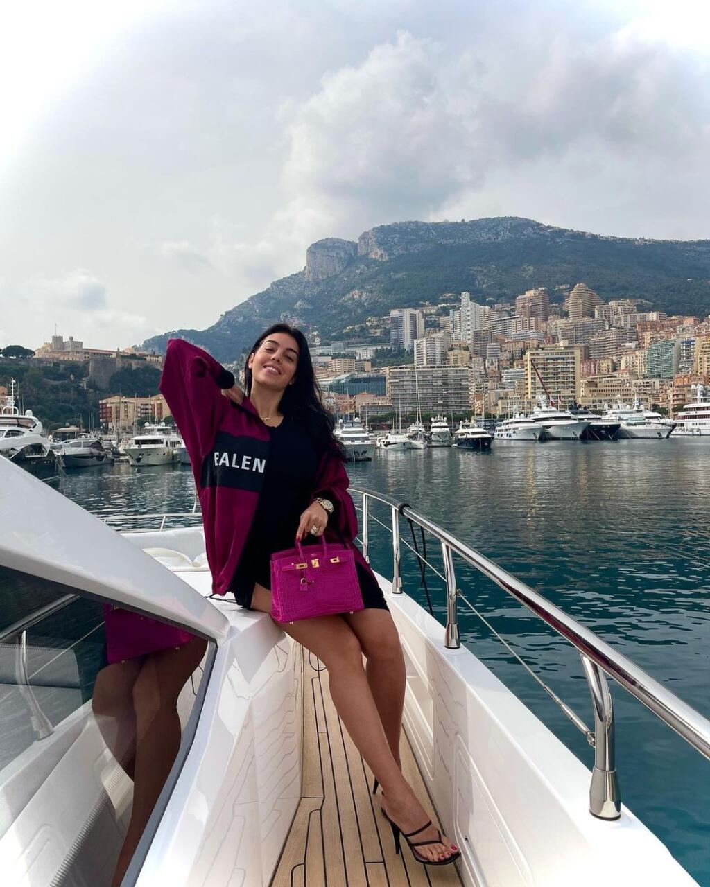 Polovička Cristiana Ronalda Georgina Rodríguez je zavalená luxusom.