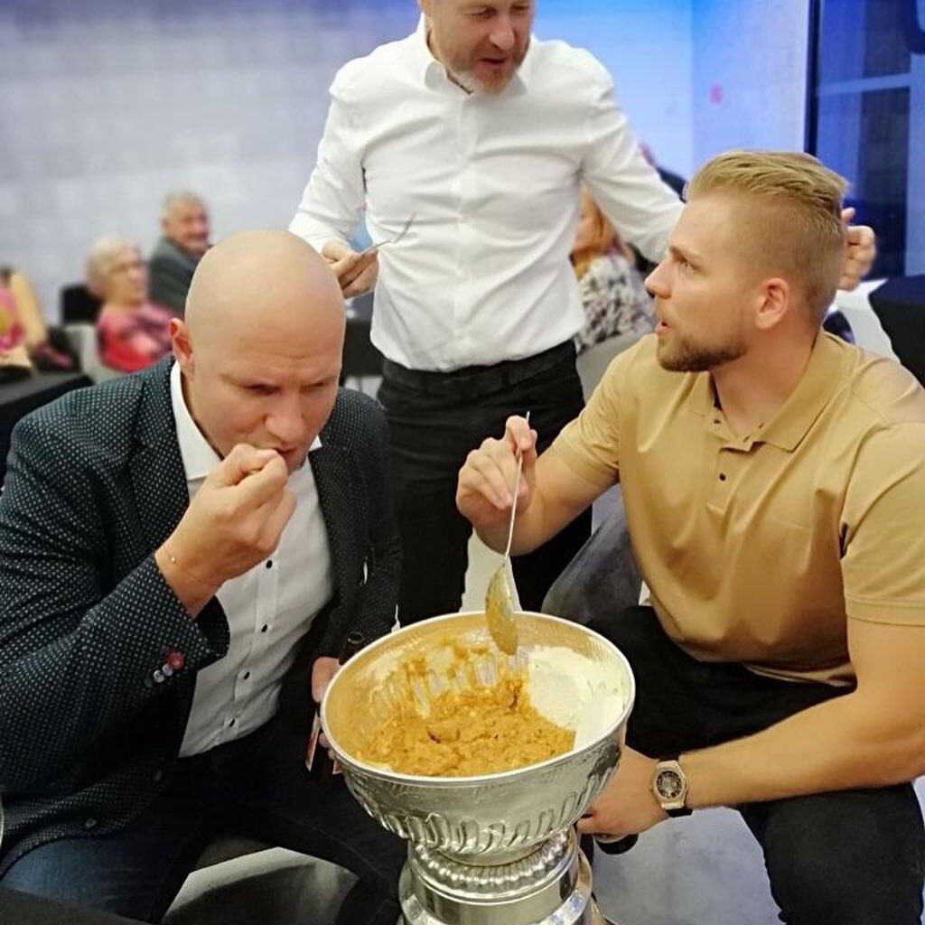 Erik Černák si na segedíne pochutil spolu s legendárnym obrancom Martinom Štrbákom, popri ktorom vyrástol v Košiciach.