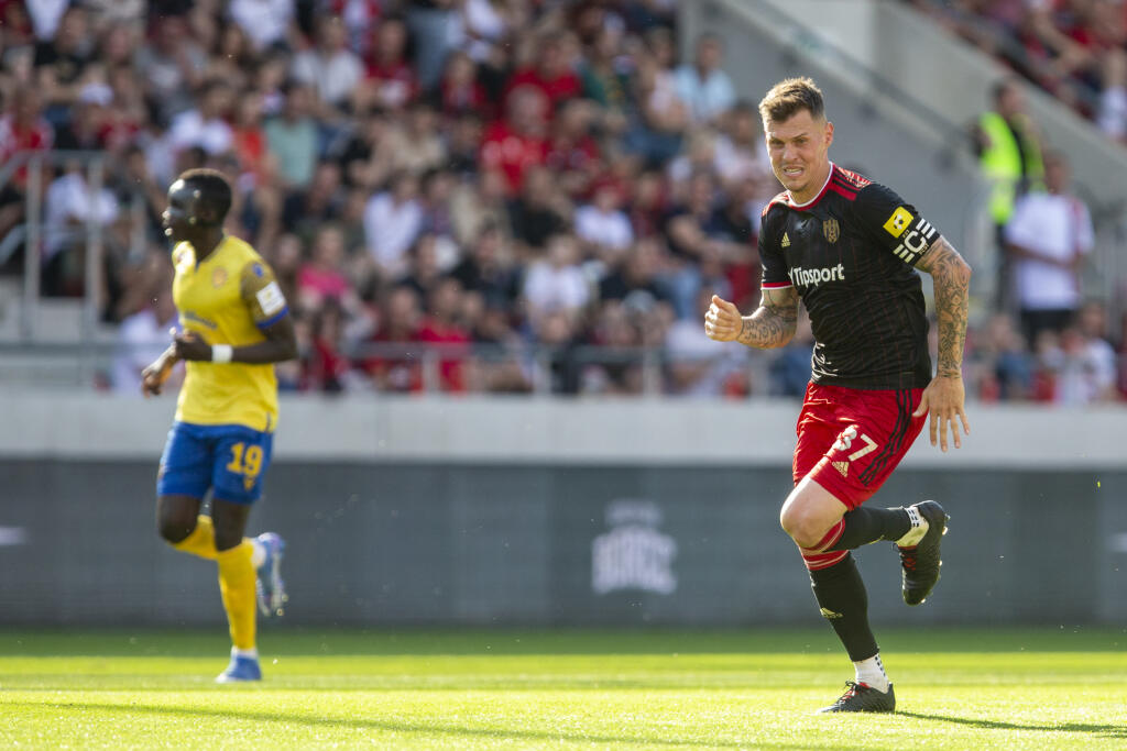 Legendárny slovenský futbalista Martin Škrtel (37) sa včera v zápase Spartaka Trnava s Dunajskou Stredou (1:0) definitívne rozlúčil s jeho úspešnou hráčskou kariérou.