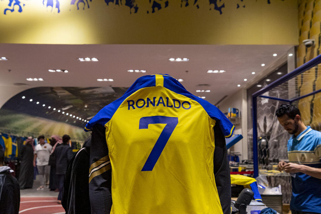 Šuškalo sa o Reale Madrid, kde Ronaldo niekoľko dní trénoval, no fámy sa nepotvrdili a tak Portugalec začína novú futbalovú etapu.