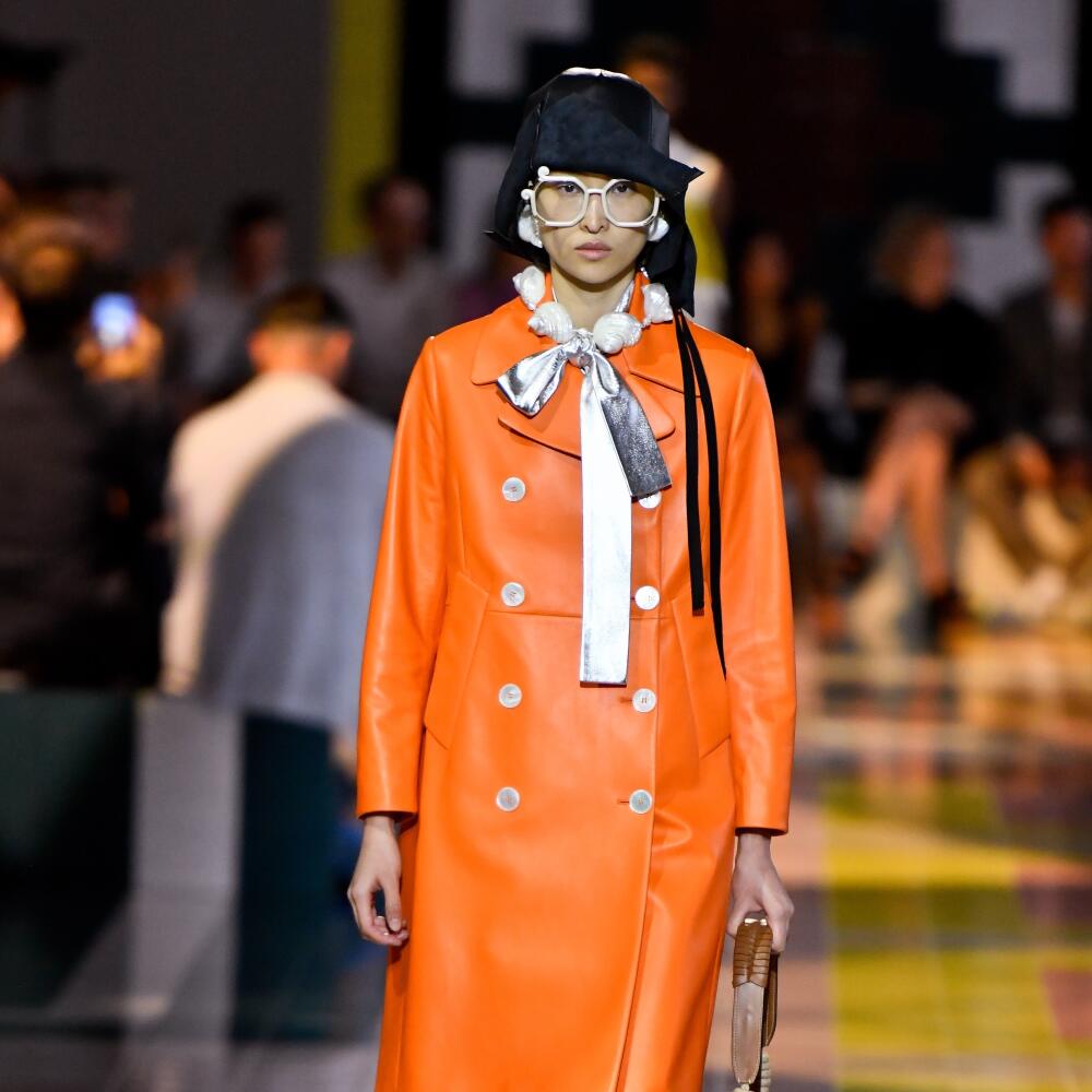 Prada: Trendy trenčkoť nemusí byť len v klasickej béžovej.