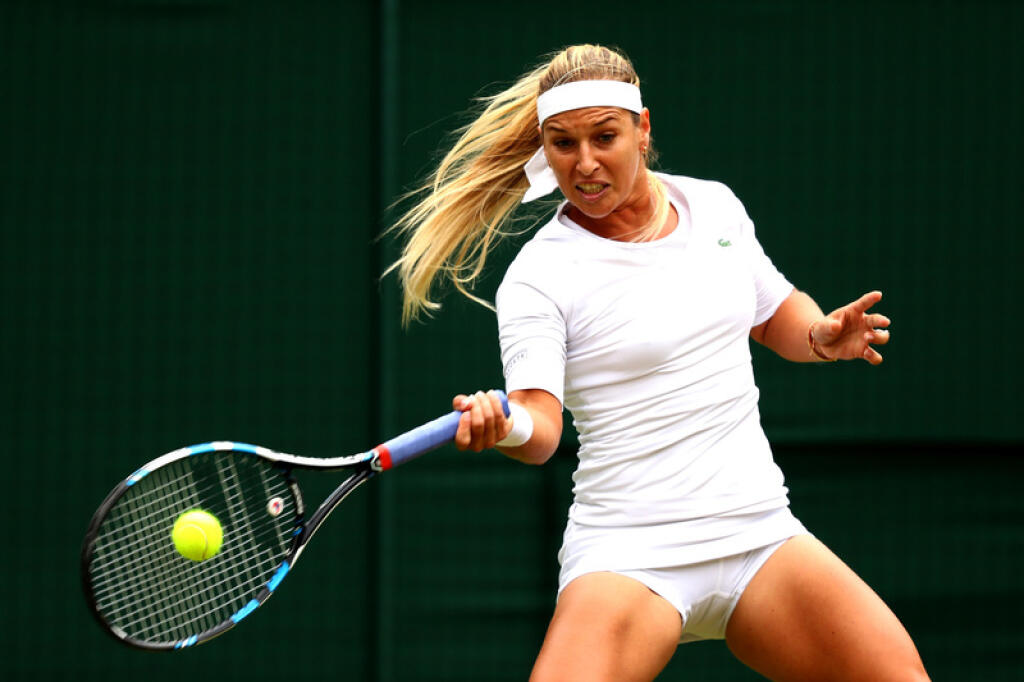 Dominika Cibulková nepútala na Wimbledone pozornosť len dobrými výkonmi, ale aj krátkymi šatôčkami. Tie, bohužiaľ, odkrývali viac ako sa dalo.