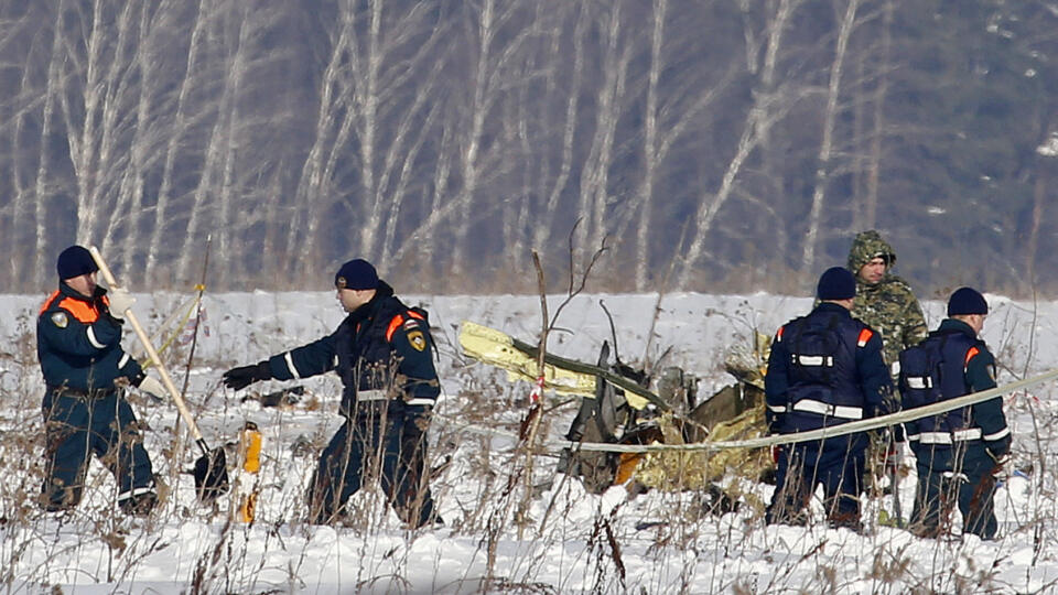 Vyšetrovateľom tragickej nehody ruského lietadla, pri ktorej zomrelo 71 ľudí, sa podarilo nájsť už obe čierne skrinky.