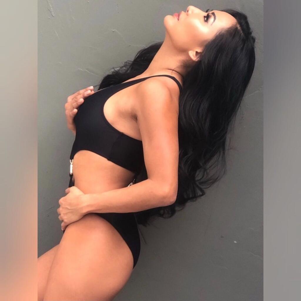 Wrestlerka Gail Kim rada ukazuje svoje vyšportované telo.