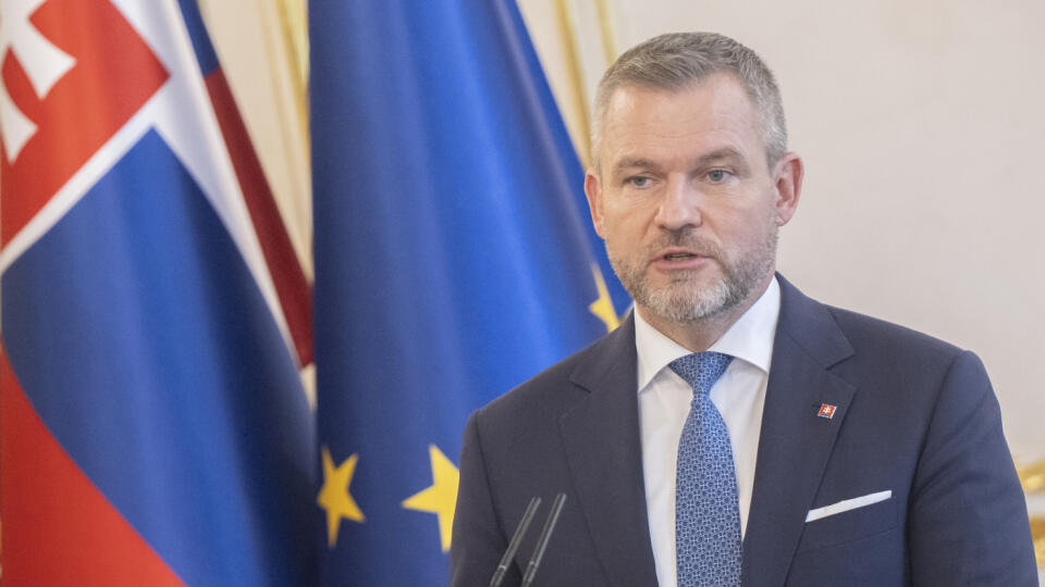 Prezident Peter Pellegrini prijal demisiu ministerky zdravotníctva Zuzany Dolinkovej (Hlas-SD) v Prezidentskom paláci v Bratislave vo štvrtok 10. októbra 2024. Vo funkcii ju nahradil Kamil Šaško (Hlas-SD). Na snímke prezident SR Peter Pellegrini počas prejavu po vymenovaní nového ministra zdravotníctva Kamila Šaška v Prezidentskom paláci v Bratislave vo štvrtok 10. októbra 2024. Dolinková oznámila svoj koniec vo funkcii minulý týždeň. Rozhodnutie odôvodnila tým, že necíti podporu pre presadzovan