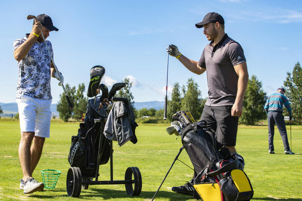 Golfové zručnosti si vyskúšal aj Marko Daňo (vpravo).