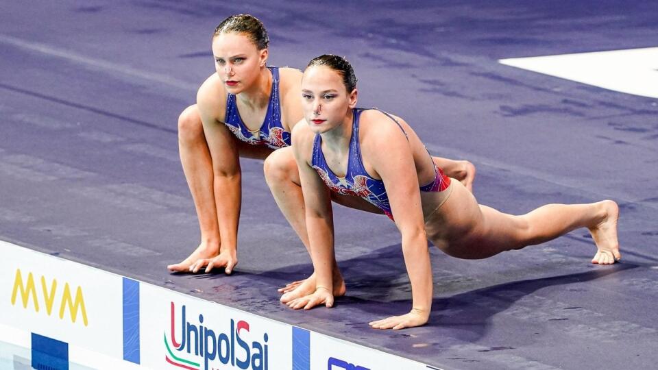 Anglické akvabely Isabelle Thorpe a Kate Shortman čaká olympijská premiéra. Hoci sa dievčatá môžu pochváliť vypracovanými telami, na svoje postavy počúvali často rôzne nepríjemné narážky. Fotografiami pred Tokiom však svojim kritikom zatvorili ústa.