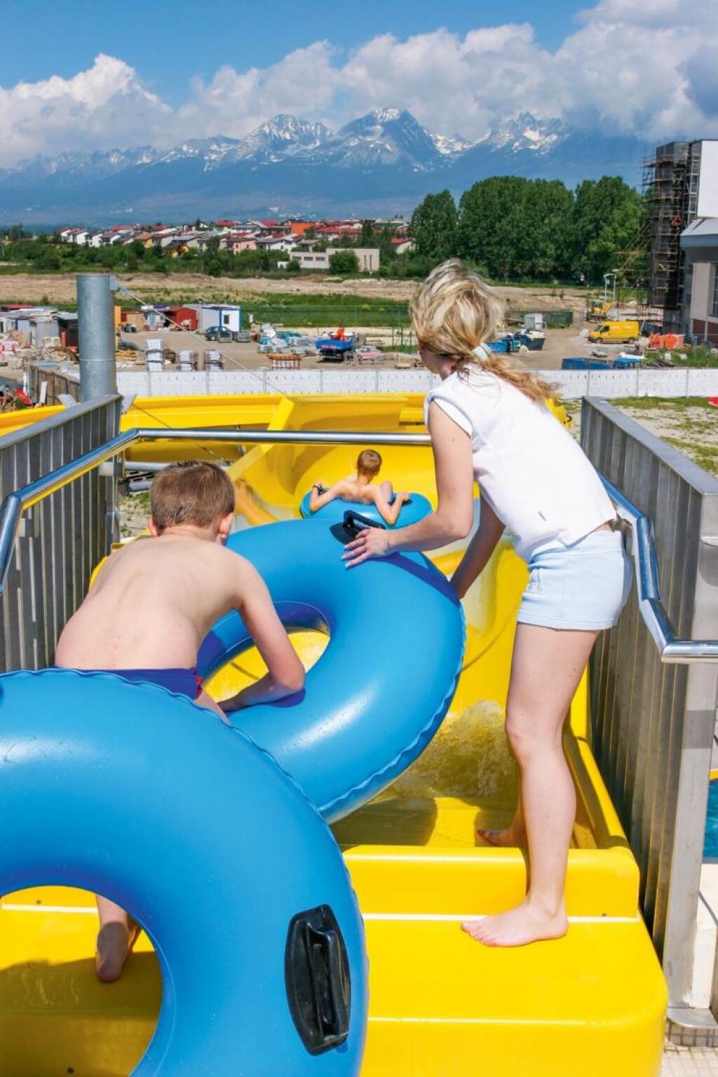 Peniaze alebo zážitky. Akú brigádu si vyberiete na leto?