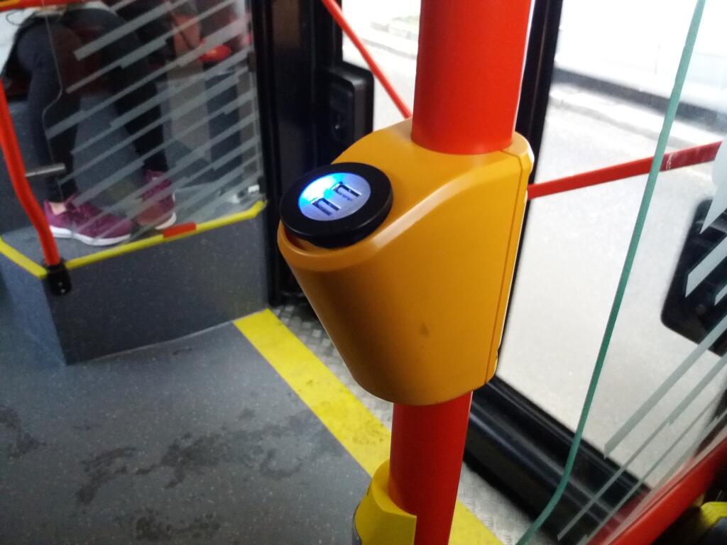 Cestujúci v Bratislave si môžu v MHD dobiť mobil