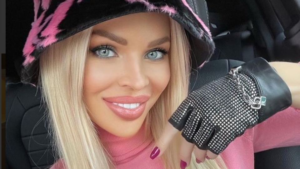 Silvia Kucherenko je dôkazom, že rolák je rovnako sexi ako veľký výstrih.