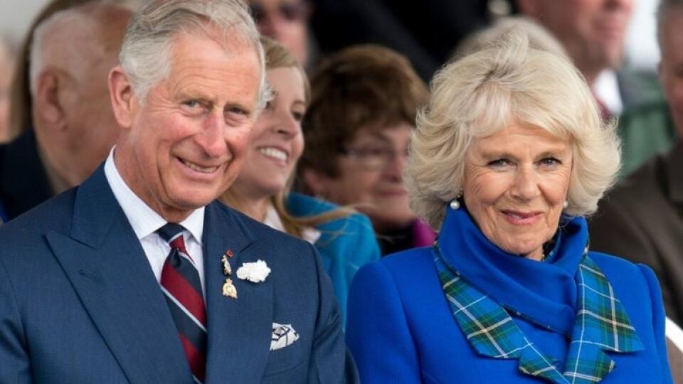 Manželia princ Charles a Camilla Parker Bowles.