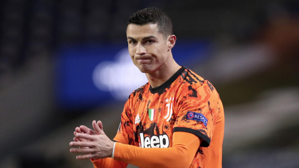 JB 36 Porto - Hráč Juventusu Cristiano Ronaldo reaguje v zápase osemfinále Ligy majstrov FC Porto - Juventus Turín v Porte 17. februára 2021. FOTO TASR/AP
Juventus' Cristiano Ronaldo reacts during the Champions League round of 16, first leg, soccer match between FC Porto and Juventus at the Dragao stadium in Porto, Portugal, Wednesday, Feb. 17, 2021. (AP Photo/Luis Vieira)