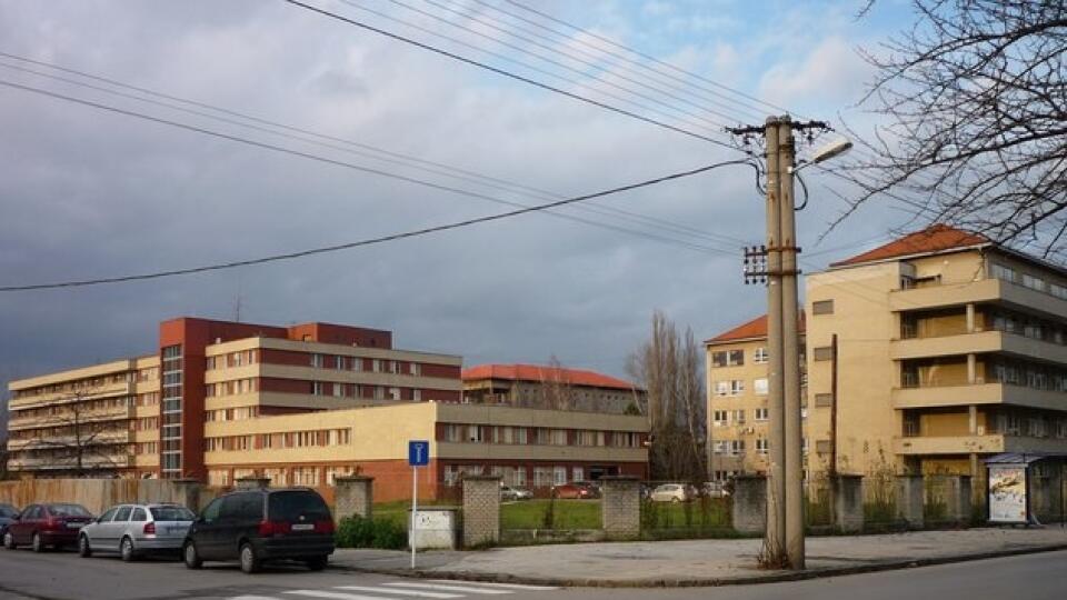 Na snímkach Fakultná nemocnica v Trenčíne.