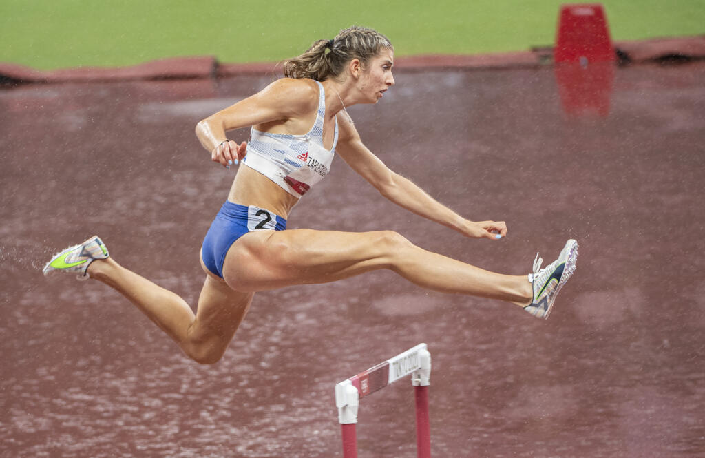 Na snímke slovenská atlétka Emma Zapletalová počas semifinále behu na 400 m prekážok na XXXII. letných olympijských hrách v Tokiu v pondelok 2. augusta 2021.