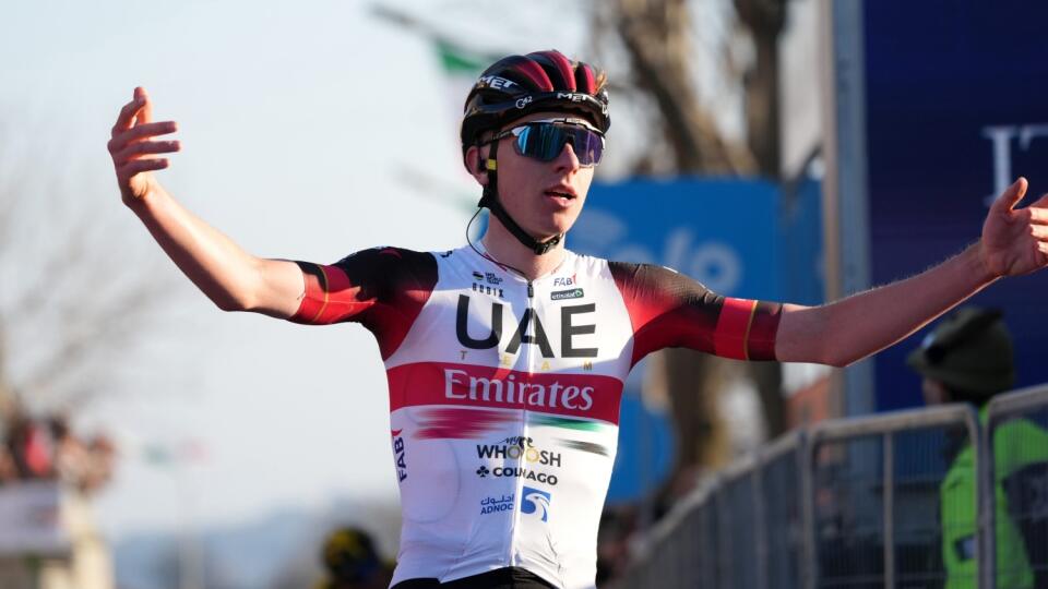 EBE 20 Bellante - Slovinský cyklista Tadej Pogačar z tímu UAE Team Emirates víťazí v 4. etape pretekov Tirreno - Adriatico z Cascata delle Marmore do Bellante (202 km) vo štvrtok 10. marca 2022. FOTO TASR/AP
Slovenia's Tadej Pogacar crosses the finish line to win the fourth stage of the Tirreno Adriatico cycling race, from Cascate delle Marmore to Bellante, Italy, Thursday, March 10, 2022. (Gian Mattia D'Alberto/LaPresse via AP)