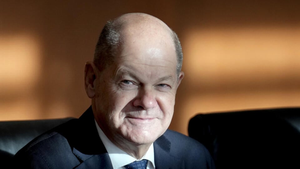 JB 34 Berlín - Nemecký kancelár Olaf Scholz počas pravidelného zasadnutia vládneho kabinetu v Berlíne 18. decembra 2024. FOTO TASR/AP
German Chancellor Olaf Scholz attends the cabinet meeting at the chancellery in Berlin, Germany, Wednesday, Dec. 18, 2024. (AP Photo/Ebrahim Noroozi)