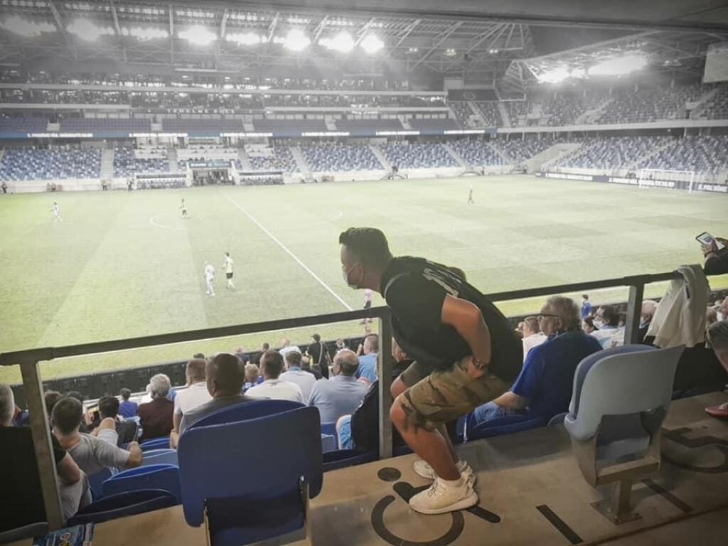 Na futbalových zápasoch na Slovensku je momentálne povolená maximálna kapacita 1000 divákov.