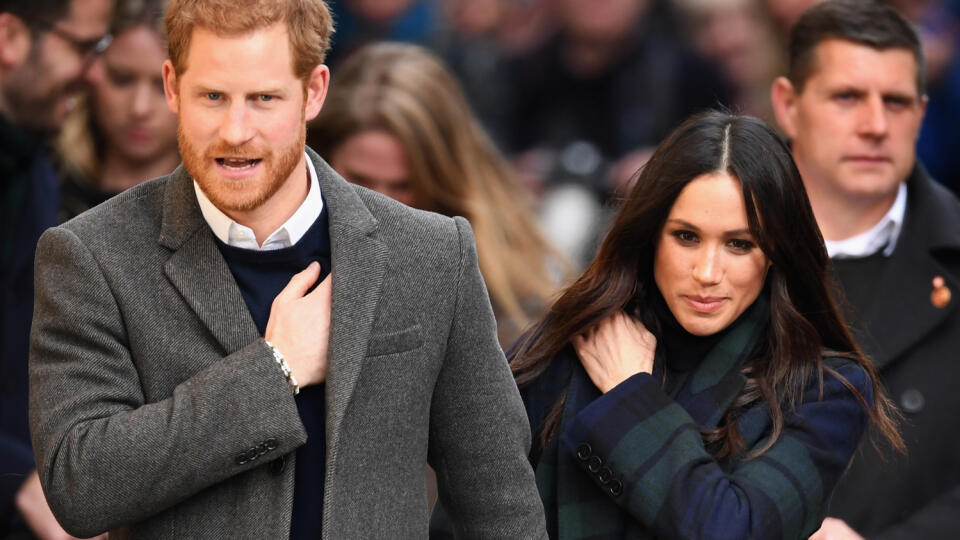 Harrymu a Meghan prišiel do ich sídla balík s bielym práškom a vyjrážkami.