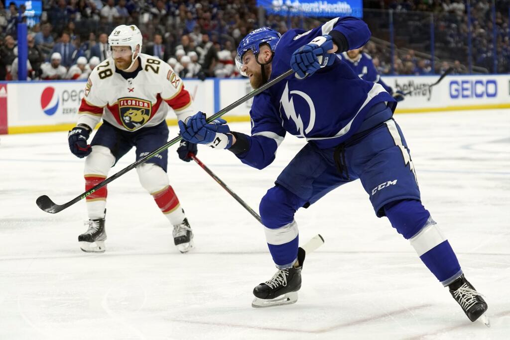 Erik Černák je druhým najlepšie plateným Slovákom v NHL.