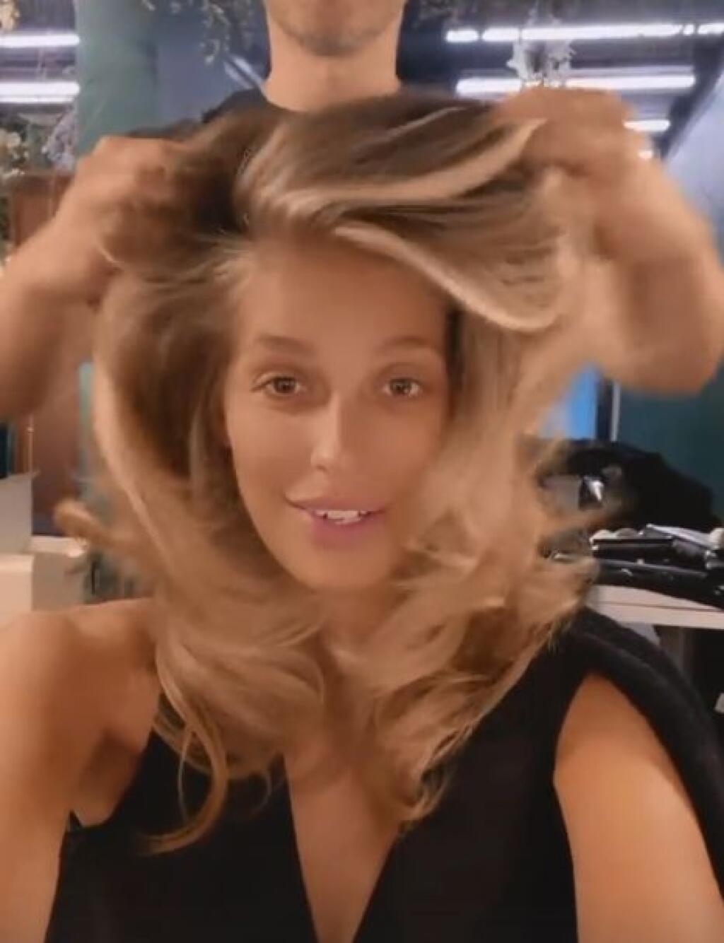 Júl 2021: Z Jasminy je znova blondína.