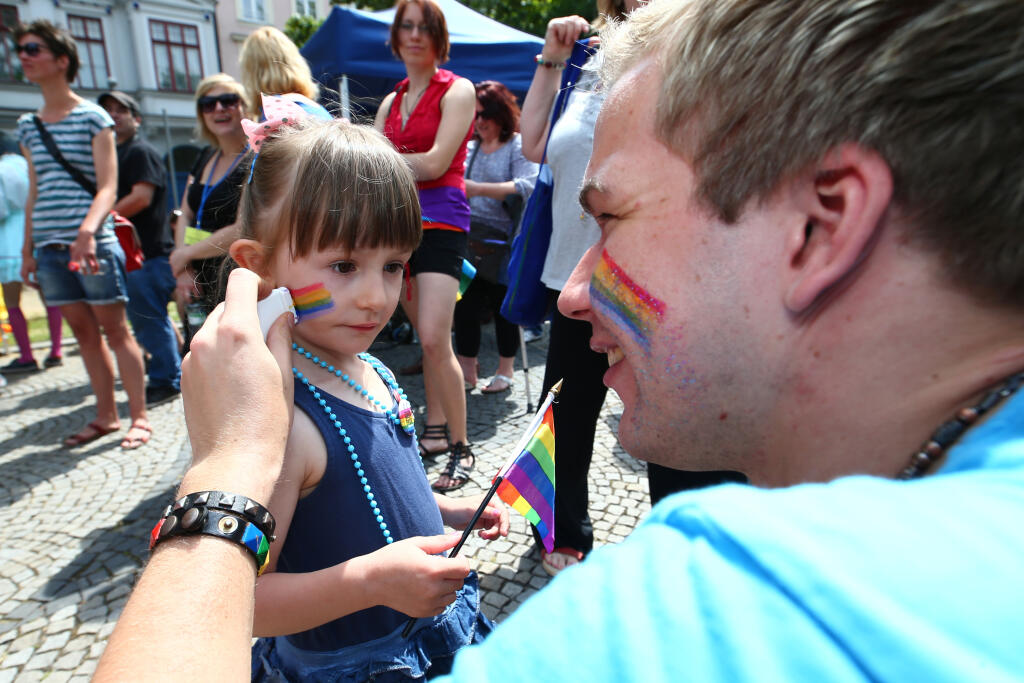 Regióny: Dúhový Pride - tradičný dúhový pochod v centre Bratislavy za práva homosexuálov.