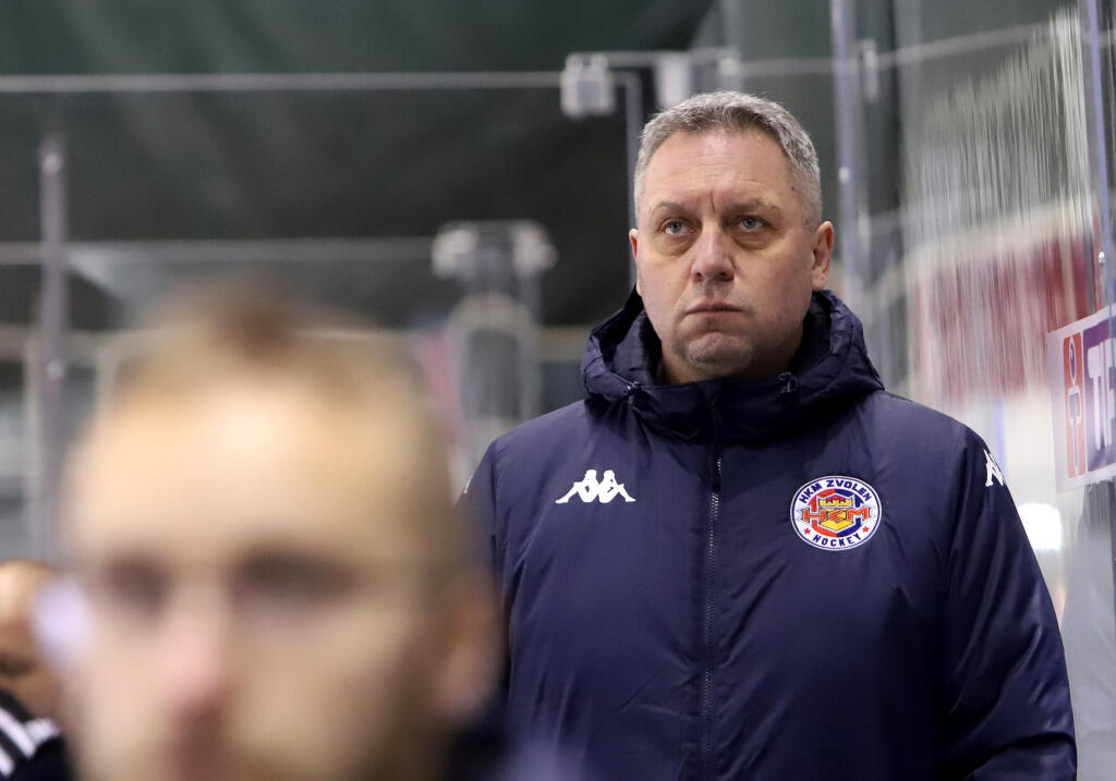 Na snímke hlavný tréner Zvolena Peter Oremus počas 28. kola Tipos extraligy HC ‘05 Banská Bystrica - HKM Zvolen v Banskej Bystrici 21. decembra 2021. FOTO TASR - Ján Krošlák