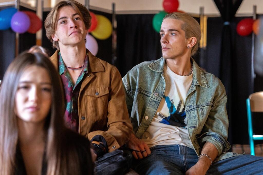 Láska, intrigy a nebezpečné hry v prostredí strednej školy ožívajú vo filme High School Heist.