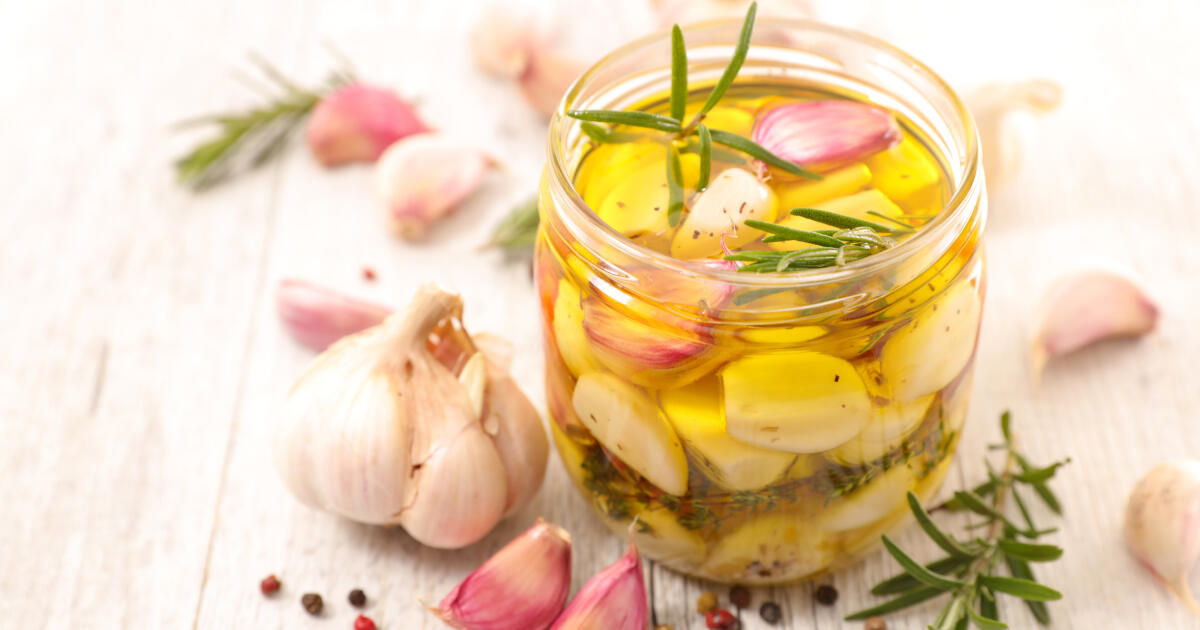 Voňavý a zdravý: Pripravte si cesnak v oleji s bylinkami