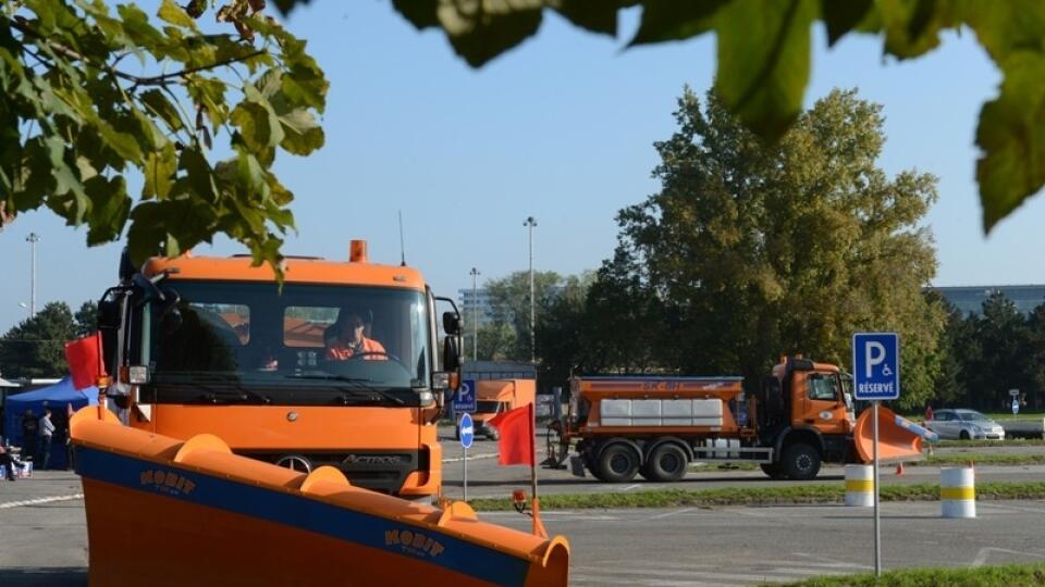 Zimné stroje aj posypy: Všetko je v Košickom kraji na správnom mieste v pohotovosti.