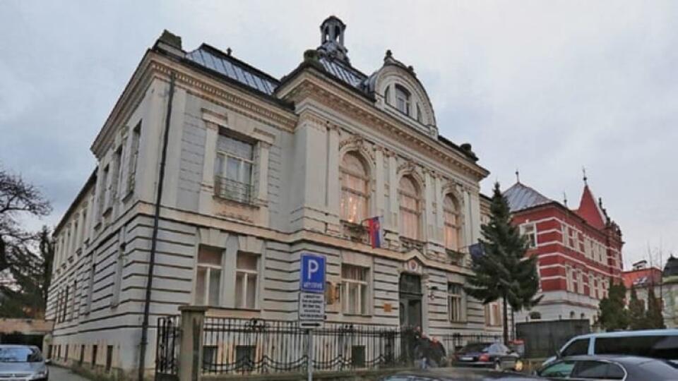 Svedka na pojednávanie ŠTS v banskej bystrici priviedli policajti.