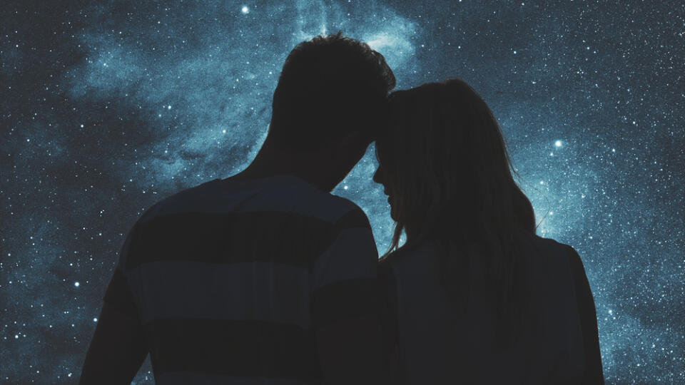 Silhouettes,Of,A,Young,Couple,Under,The,Starry,Sky.,Elements