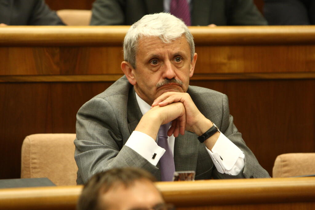 Rovná daň bola jednou z najväčších reforiem bývalého premiéra Mikuláša Dzurindu. Pre nenájdenie širokej politickej zhody fungovala na Slovensku len osem rokov.