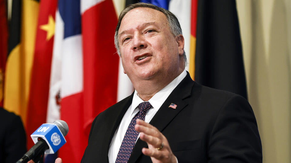 KK13 - Americký minister zahraničných vecí Mike Pompeo hovorí po stretnutí s členmi Bezpečnostnej rady OSN 20. augusta 2020. Spojené štáty vo štvrtok oficiálne spustili proces aktivovania sporného mechanizmu, zameraného na znovuzavedenie sankcií OSN proti Iránu. Tento krok ohrozuje historickú jadrovú dohodu s Iránom, uviedla tlačová agentúra AFP. FOTO TASR/AP
Secretary of State Mike Pompeo speaks to reporters following a meeting with members of the U.N. Security Council, Thursday, Aug. 20, 2020,