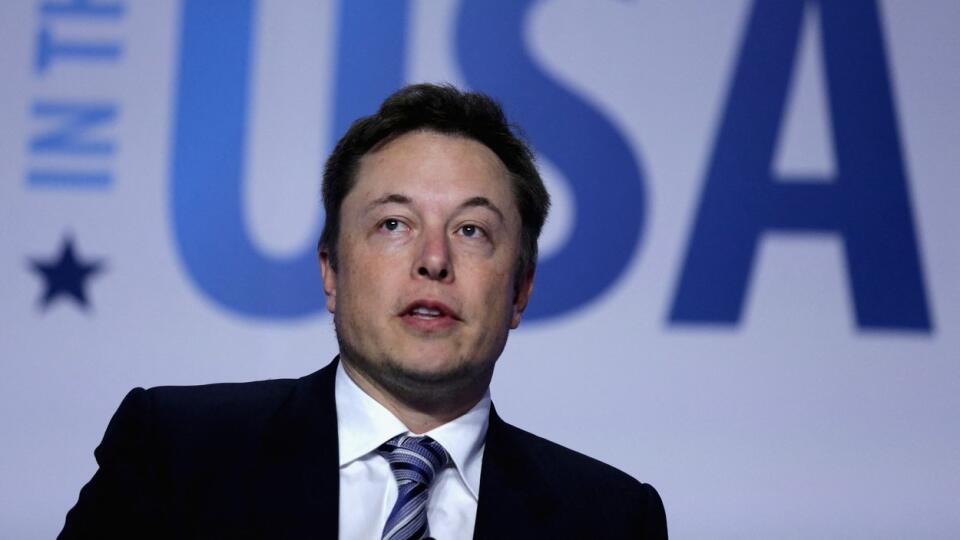 Elon Musk, vesmírny priekopník, ktorého raketa vynesie Hurvínka do vesmíru.