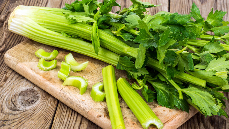 Bunch,Of,Fresh,Celery,Stalk,With,Leaves.,Studio,Photo