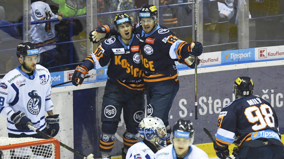 Na snímke gólová radosť hráčov Košíc v zápase 46. kola hokejovej Tipsport Ligy HC Košice – HK Popad 31. januára 2020 v Košiciach. FOTO TASR – František Iván