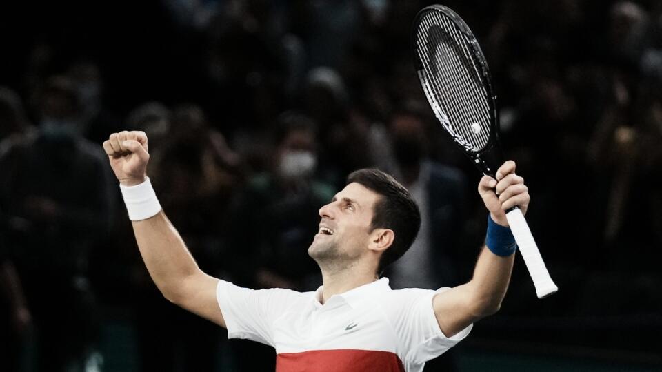 Paríž - Srbský tenista Novak Djokovič sa teší po víťazstve.