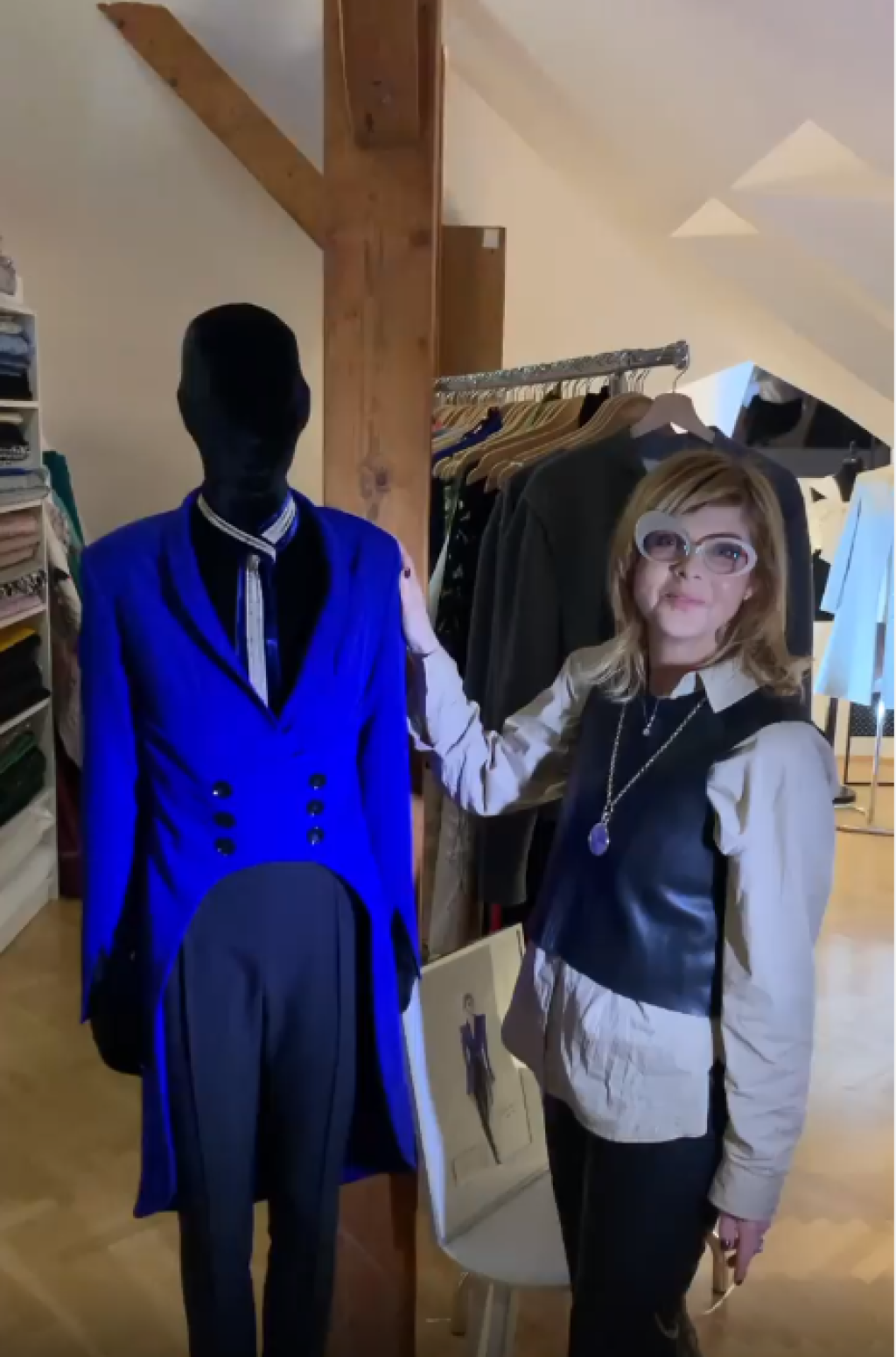 Soňa Müllerová v ateliéri Borisa Hanečku.